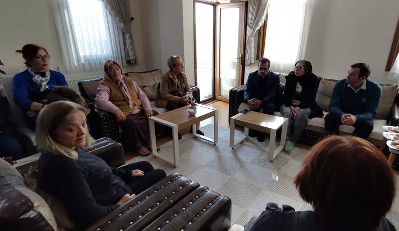 Özgecan Aslan'ın ailesi Ceren Özdemir'in ailesini ziyaret etti