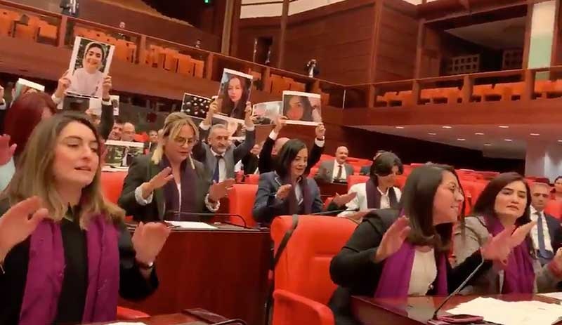 Kadın vekiller Soylu'ya karşı Las Tesis'i Meclis’te gerçekleştirildi