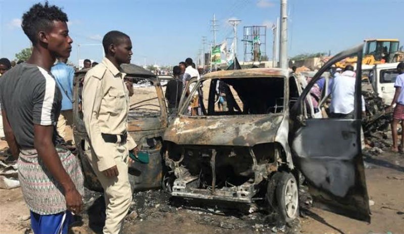 Somali'de bombalı saldırı: 90 ölü