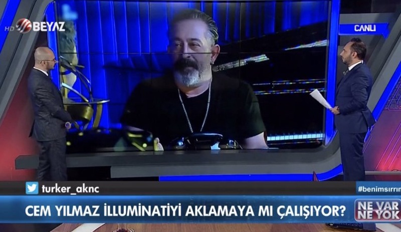 Cem Yılmaz kendisini hedef gösteren Beyaz TV'yi tiye aldı