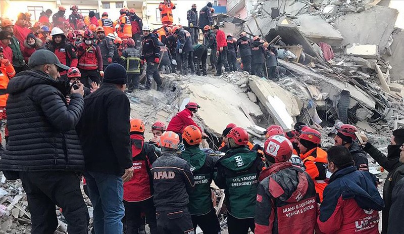 Yunanistan'dan Türkiye'ye taziye: Arama kurtarma ekiplerimiz size yardımcı olmaya hazır