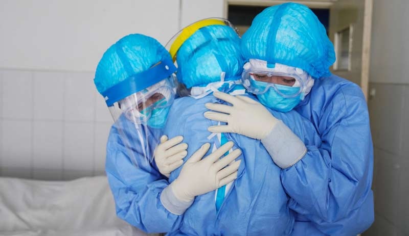 Koronavirüs salgını: Ölü sayısı 304’e çıktı, ilk kez Çin dışında da can aldı