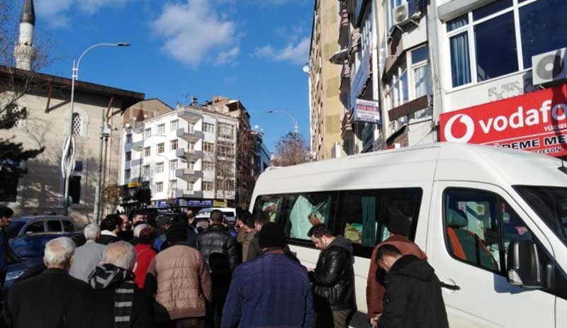 Polis, HDP'nin yardım minibüsünü engelledi