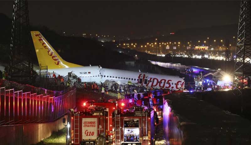 Sabiha Gökçen Havalimanı'nda uçak pistten çıktı: 1 ölü, 157 yaralı