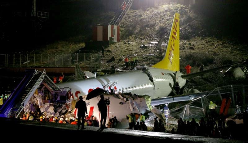 Sabiha Gökçen'deki uçak kazası: 3 yolcu hayatını kaybetti