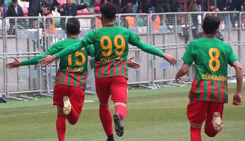 Amedspor sahasında Sarıyer'i geçti