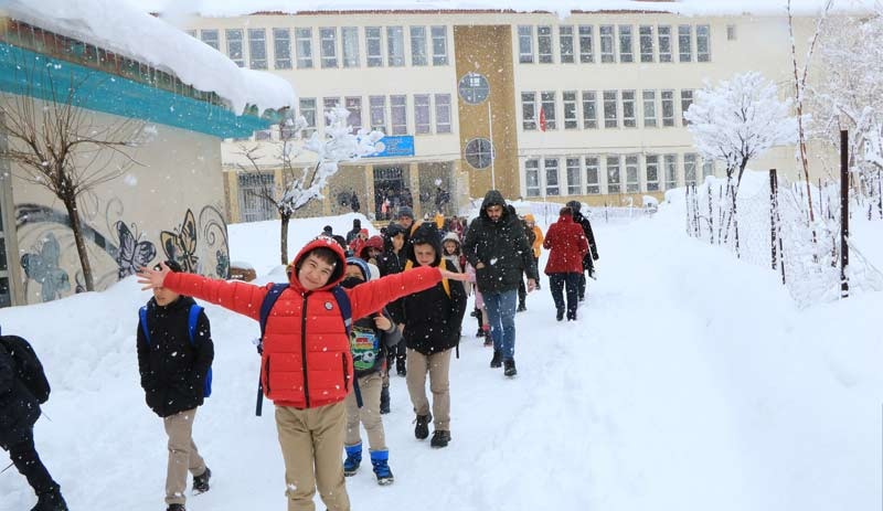 Hakkari ve Yüksekova'da okullara kar tatili