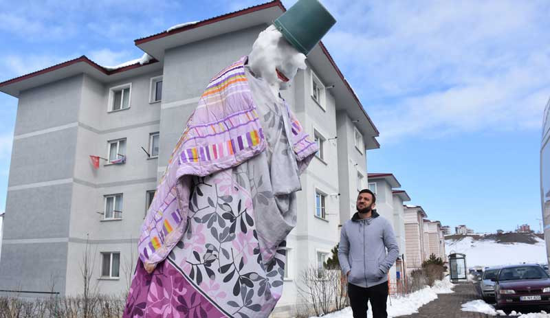 4 metrelik kardan adama 'Gulyabani' adını verdi