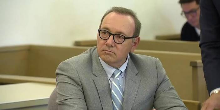 Kevin Spacey, cinsel saldırı davasında tekrar hakim karşısına çıktı