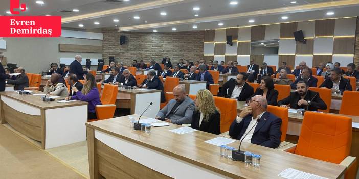 AKP'li Elazığ Belediyesi'nde faaliyet raporu okunmadan oylandı, muhalefet tepki gösterdi: Yargıya taşıyacağız