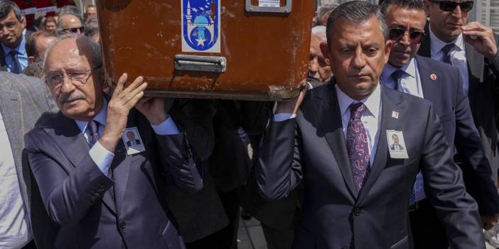 Özgür Özel ve Kemal Kılıçdaroğlu CHP TBMM Grup Müdürü Bayraktar’ın cenazesinde