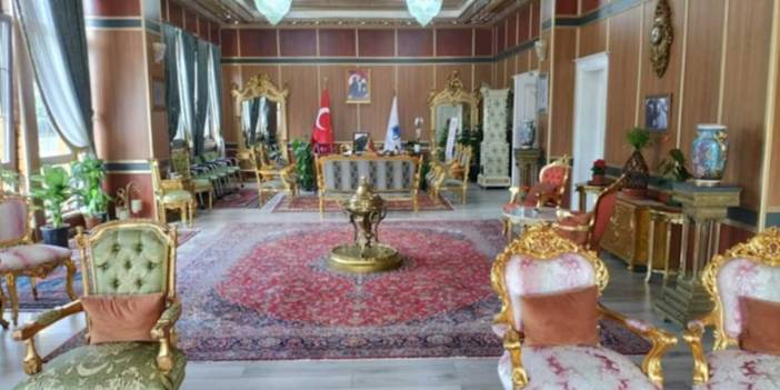 Yunusemre Belediyesi makam odası ve belediye binası için 4 milyon dolar harcamış
