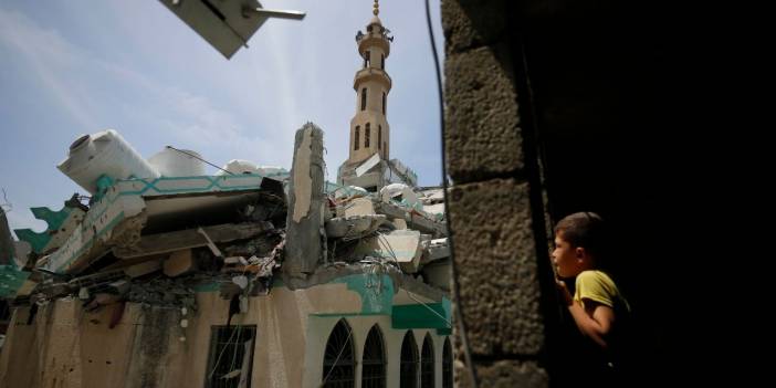 İsrail ordusu, Gazze'nin merkezindeki Bureij Kampı'nı vurdu