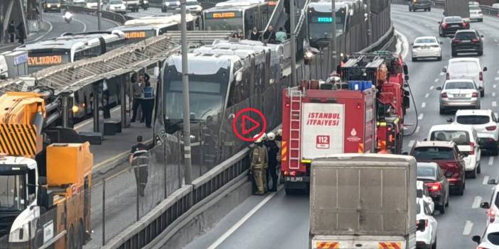 Avcılar'da metrobüs yangını: Patlayan lastik alev aldı