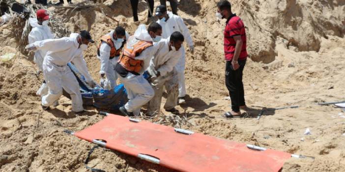 Nasır Hastanesi'ndeki toplu mezarlar: 'Çocuk naaşları bulundu, en az 20 kişi diri diri gömülmüş'