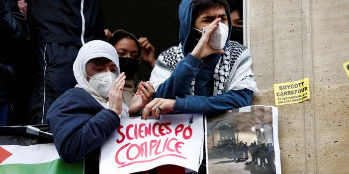 Fransa'nın en prestijli üniversitelerinden Sciences Po'da öğrencilerden Gazze işgali