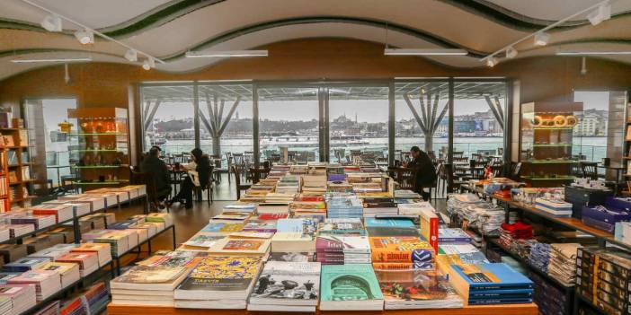 Ekrem İmamoğlu duyurdu: Çizgi roman konseptli yeni İstanbul Kitapçısı Kabataş'ta açıldı
