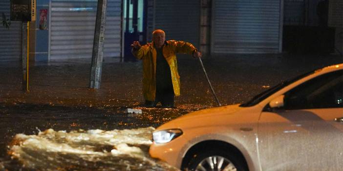 Ankara’da sağanak yağış: Evleri su bastı, araçlar yolda mahsur kaldı