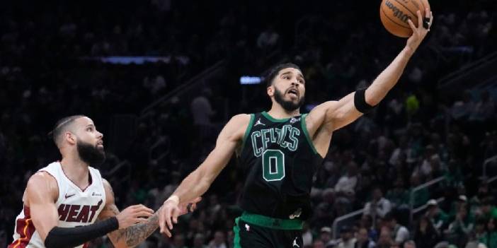 NBA'de gecenin sonuçları: Celtics 4-1 ile tur atladı, Maverick deplasmanda 3-2 öne geçti