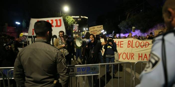 İsrailliler Netanyahu'nun rezidansına yürüdü: 'Kan ellerinizde'