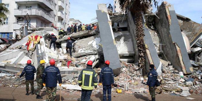 Depremde yıkılan Ezgi Apartmanı davasında adalet arayan annenin sosyal medya hesapları askıya alındı