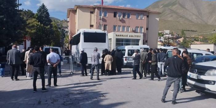 Hakkari'de Van protestosuna katılan yedi kişiye tutuklama