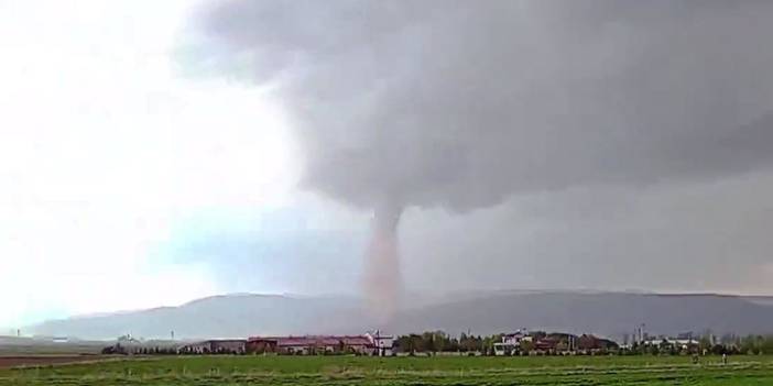 Erzurum'da hortum: Çatılar uçtu, seralar zarar gördü