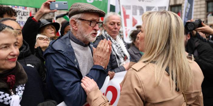 İngiltere'de İşçi Partisi'nin eski lideri Jeremy Corbyn bağımsız aday oluyor