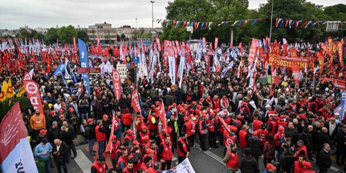 1 Mayıs tutuklularının aileleri TBMM önünde açıklama yaptı: 'İşçi toplumundan neden korkuyorlar?'