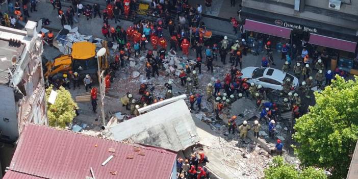 Küçükçekmece’de çöken binanın sahibi ile bir işletme sahibi gözaltına alındı