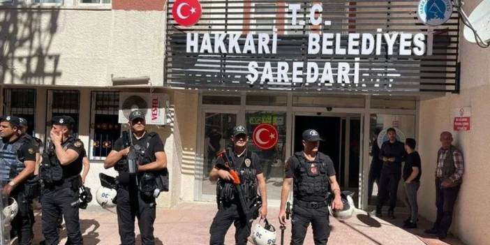 Sırrı Sakık, Kepez Belediyesi'ni hatırlattı, kayyıma tepki gösterdi: İki belediye iki ayrı hukuk!