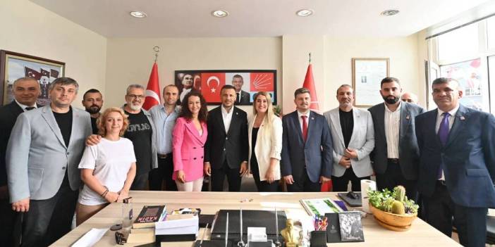 İYİ Parti'den topluca istifa eden Bakırköy İlçe Örgütü, CHP'ye katıldı
