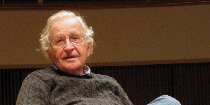 Noam Chomsky tedavi için Brezilya'da: Durumu iyiye gidiyor