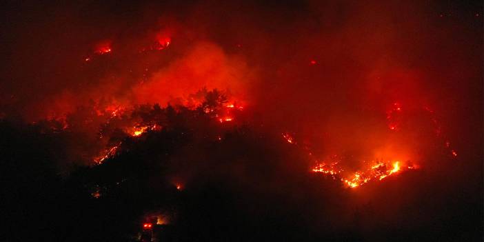 Çanakkale’deki orman yangını ikinci gününde: Havadan müdahale başladı, 530 kişi tahliye edildi