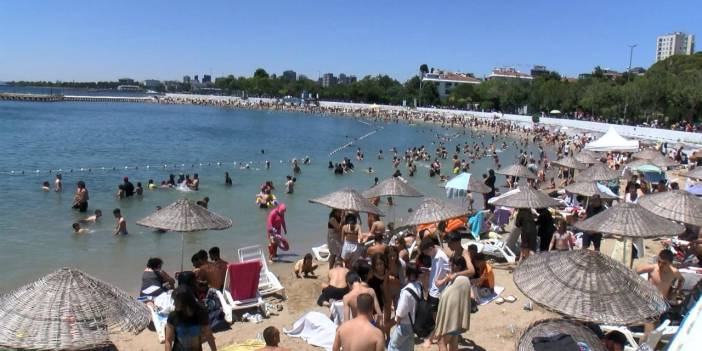 Caddebostan Plajı'nda bayram yoğunluğu