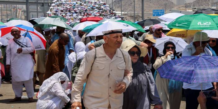 Mekke'de 52 dereceye çıkan sıcak: AFP'ye göre ölen hacı sayısı 1000'i geçti