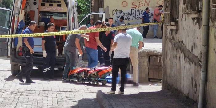 Diyarbakır'da 33 yaşındaki Hilal Kar sokakta yürürken vurularak öldürüldü