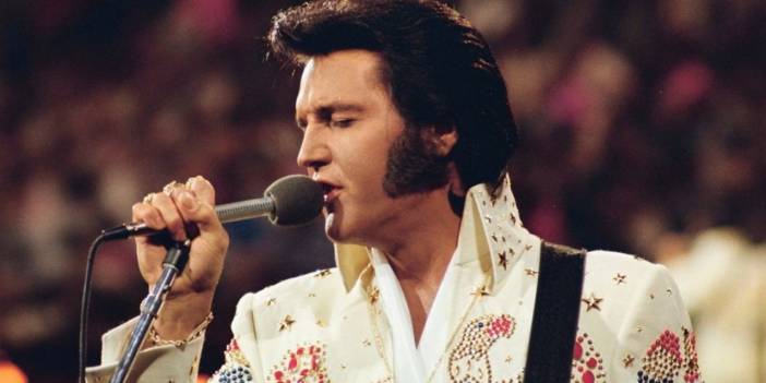 Elvis Presley'nin ikonik mavi ayakkabıları 120 bin sterline alıcı buldu