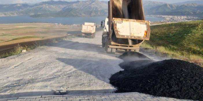 SİT alanı olan Nemrut Krater Gölü yollarına sıcak asfalt döküldü