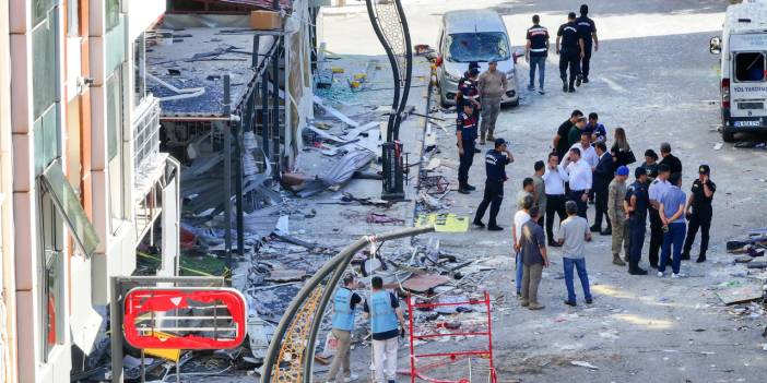 İzmir'de beş kişinin öldüğü patlamaya ilişkin iki kişi adliyeye sevk edildi