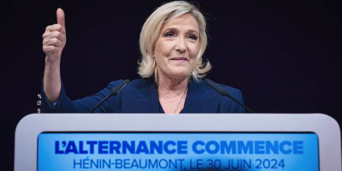 Fransa’da 200'den fazla aday, Le Pen’e engel olmak için ikinci turdan çekildi