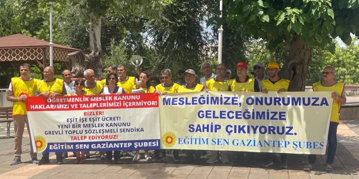 Eğitim Sen Öğretmenlik Meslek Kanunu'na karşı eylemde: 'Geri adım atmayacağız, kanunu geri çekin'