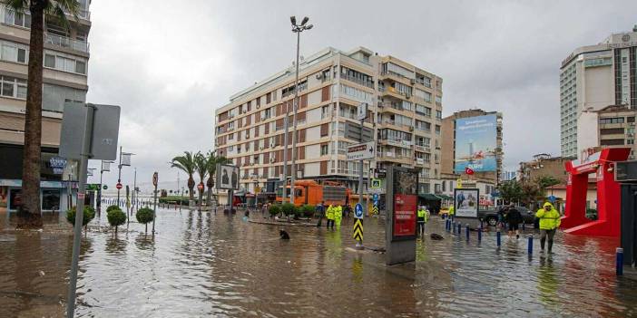 Jeoloji Mühendisleri Odası: İzmir'de olası bir depremde deniz kentin içine girecek