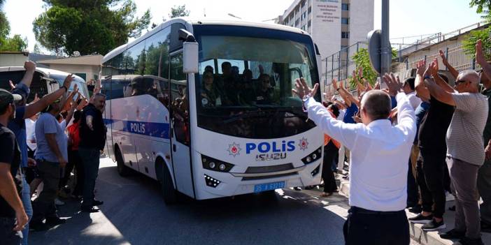 İzmir'de iki kişinin elektrikten ölümüne ilişkin gözaltındaki 27 şüpheli adliyede