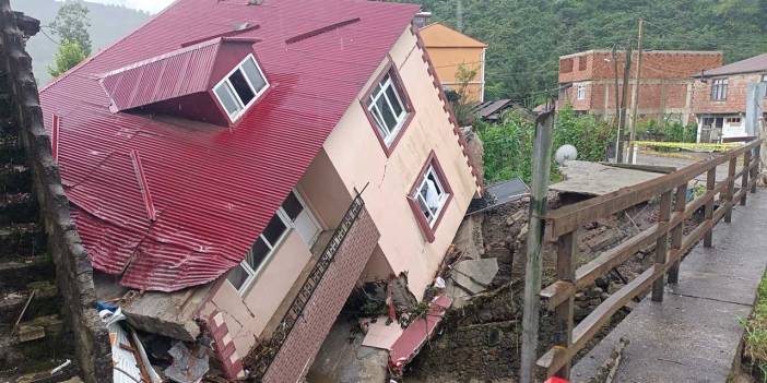 Giresun'da sağanak: İki katlı ev yan yattı