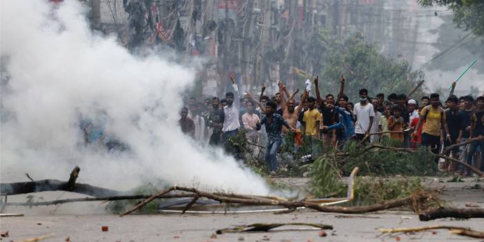 Bangladeş'te eylemciler, mahkeme kararını uygulaması için hükümete 48 saat süre verdi