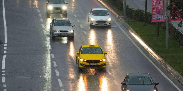 İstanbul güne sağanak yağışla uyandı