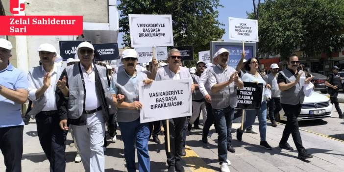 Van'da çözülemeyen uçak sorunu yürüyüşle protesto edildi: 'Van kaderine terk edilmemeli'