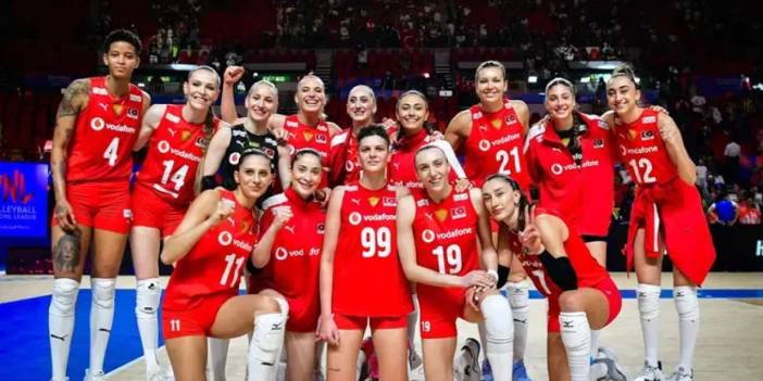 Kadın voleybol takımı olimpiyatlara galibiyetle başladı: 2-0'dan maçı çevirdiler