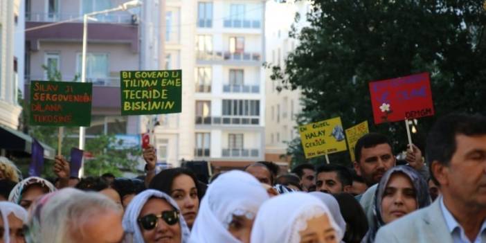 Van’da halaya çekenlere polis saldırdı, DEM Parti binası ablukaya alındı